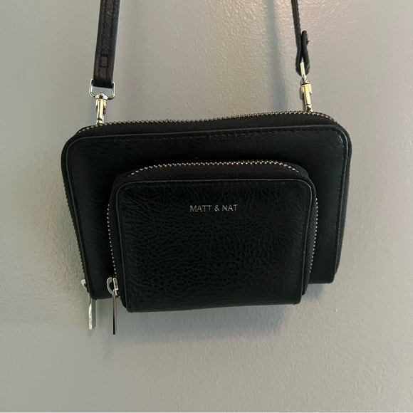 Matt and Nat small Crossbody bag - Picture 1 of 7